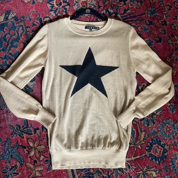 Star Sweater - Picture 1 of 3